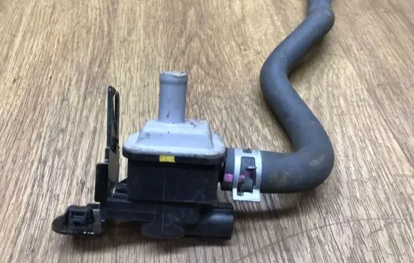 Lexus CT 200H Turbo solenoid valve 9091012279