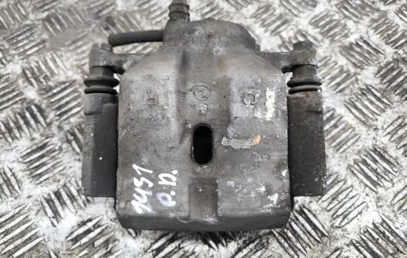 Toyota Prius (XW30) Front brake caliper