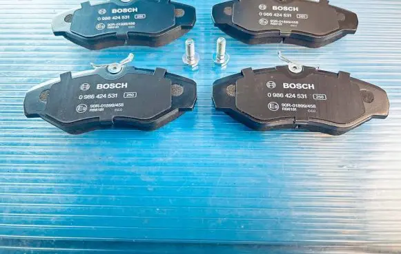 Opel Vivaro Brake pads (front) 0986424531 90R01899