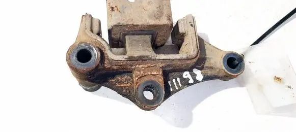 Honda FR-V Engine mount bracket 
