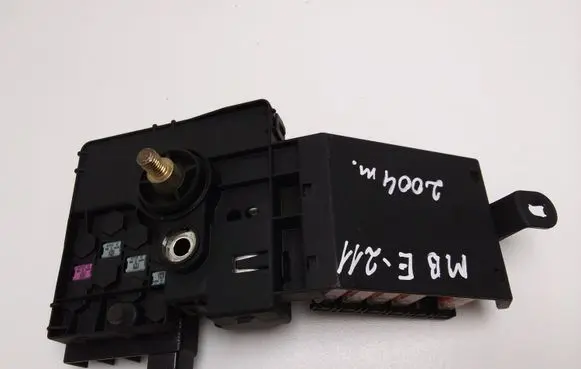 Mercedes-Benz E W211 Fuse box set A211546 013948371