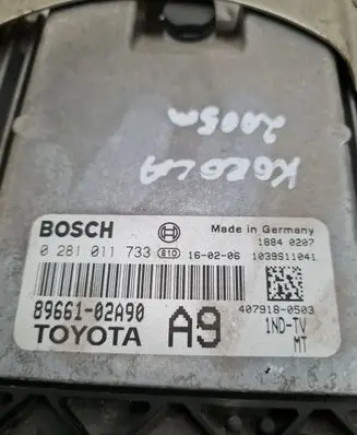 Toyota Corolla E120 E130 Engine control unit/module 0281011733