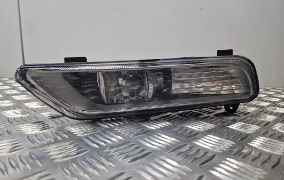 Volkswagen PASSAT B7 Front fog light 176623
