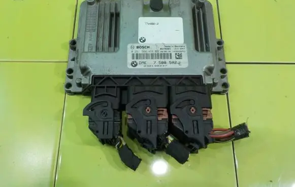 Mini One - Cooper Clubman R55 Engine control unit/module 7588502 XP227