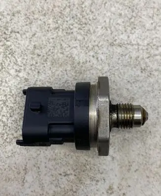 Ford C-MAX II Fuel pressure sensor BM5G9F972BA