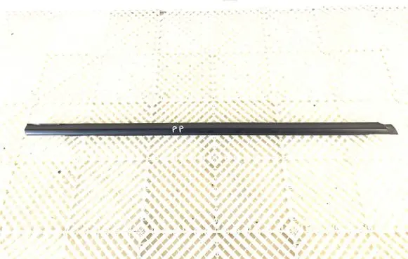 Hyundai ix35 Front door glass trim molding