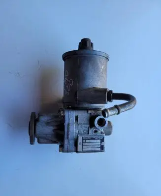Mercedes-Benz S W140 Power steering pump A1404666001 7683900520 0025934