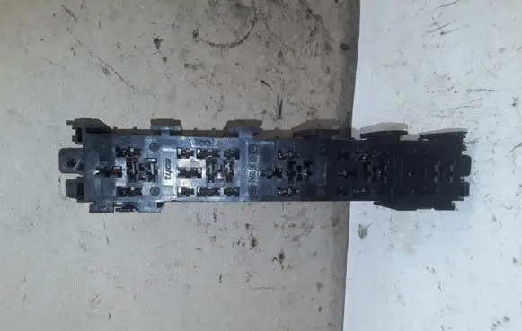 Renault Kangoo I Fuse module 7703297572