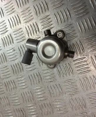 BMW 5 F10 F11 Fuel injection high pressure pump 7595339