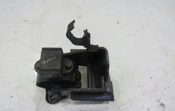 KIA Sorento Engine mount vacuum valve 
