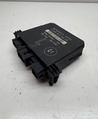 Mercedes-Benz C W203 Door control unit/module 2038206526 351369