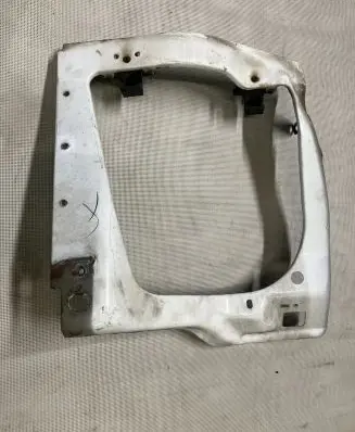 Headlight/headlamp mounting bracket