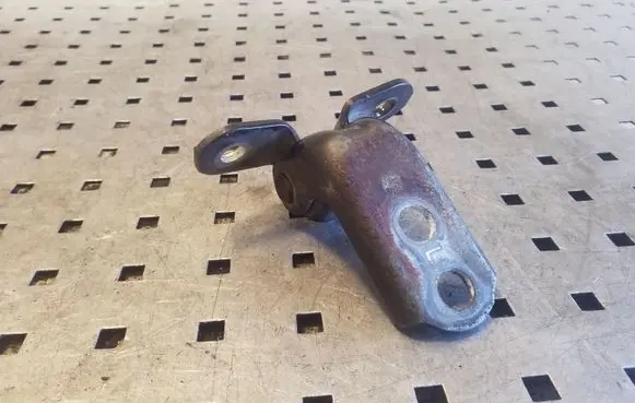 Toyota RAV 4 (XA20) Front door lower hinge 