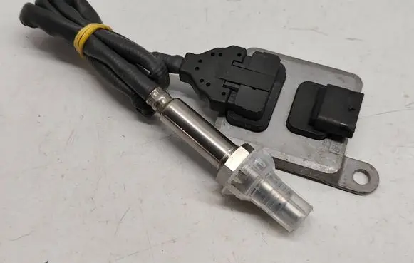 Mercedes-Benz C W205 Lambda probe sensor A0009051512 0009051512