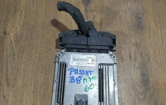 Volkswagen PASSAT B8 Engine control unit/module 04L907309R