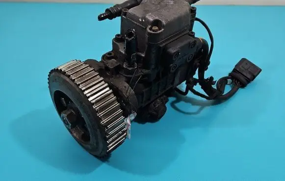 Skoda Octavia Mk1 (1U) Fuel injection high pressure pump 0460404977 IMPRK1504088