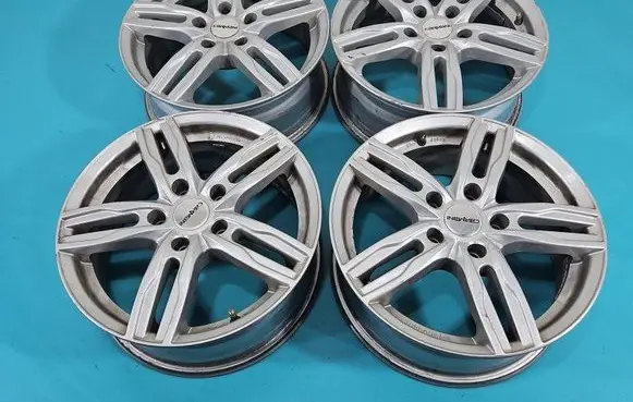 R16 alloy rim