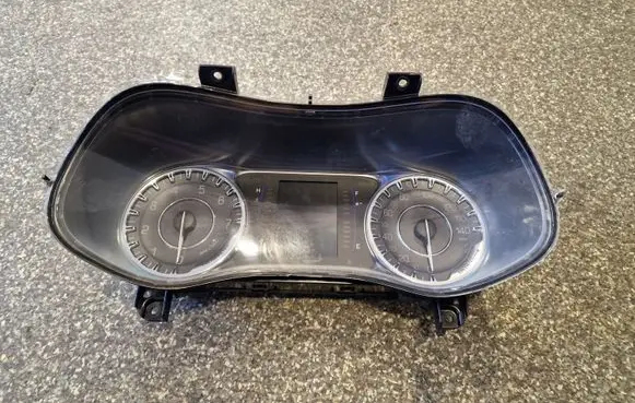 Chrysler 200 Speedometer (instrument cluster)