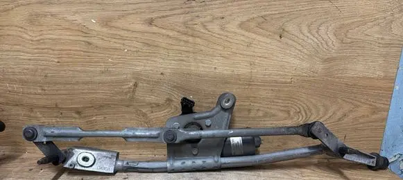 Volvo V70 Front wiper linkage and motor 8648343 64161