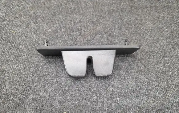 Maserati Levante Tailgate/boot lid lock trim 670040892 81552