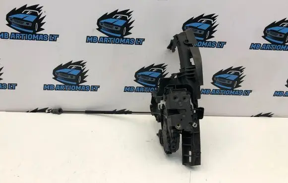 Volvo V50 Front door lock 30784047