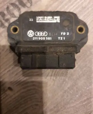 Audi 100 S4 C4 Ignition amplifier control unit 211905351