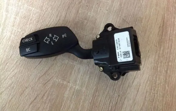 BMW 5 E60 E61 Indicator stalk 695134903 0110675004