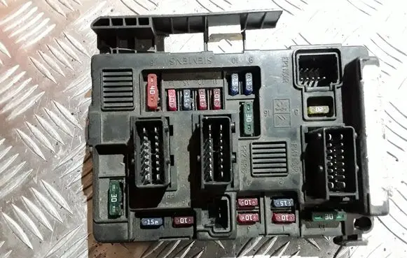 Peugeot 206 Fuse module BSMB2