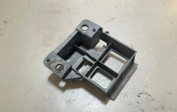 Mercedes-Benz Sprinter W906 Front bumper mounting bracket A9068850263 DN14112