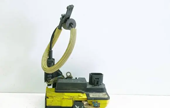 Volvo V70 Front door lock 8650545