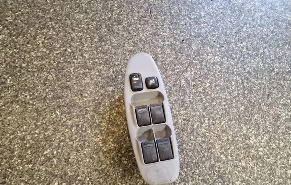 Nissan Almera Tino Electric window control switch