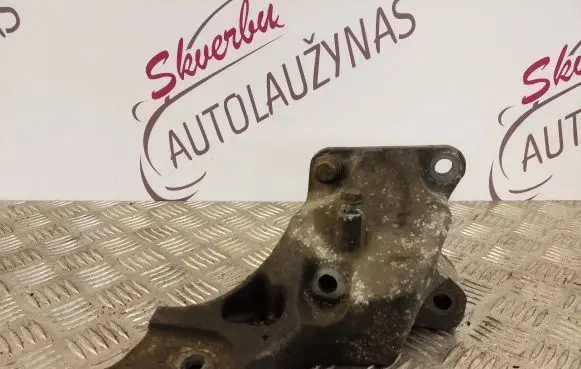 Land Rover Range Rover Sport L320 Engine mounting bracket AH226037BA