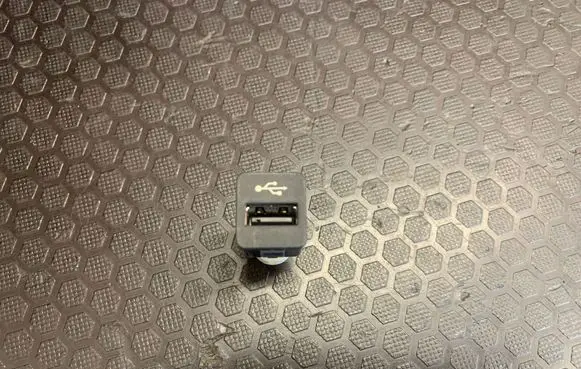 BMW X1 E84 USB socket connector 9167196