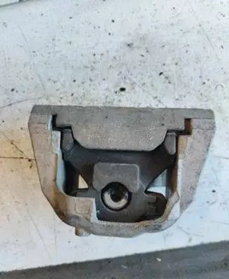 Volkswagen Golf IV Engine mount bracket 1J0199262CB