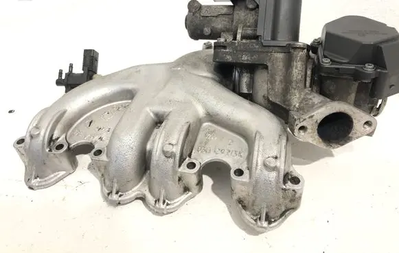Volkswagen PASSAT B6 Intake manifold 03G129713K