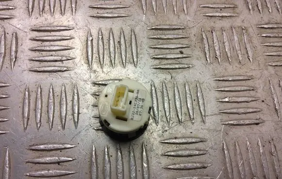 Land Rover Discovery 4 - LR4 Engine start stop button switch bj3214c376aa