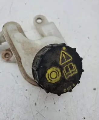 Brake fluid reservoir