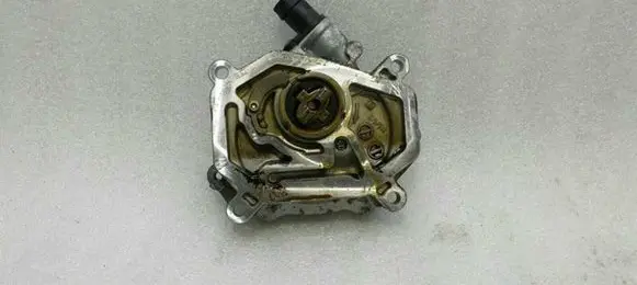 Mercedes-Benz C W205 Vacuum pump A2701800901