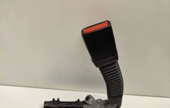 BMW X3 E83 Front seatbelt buckle 33017252 7073380 33027346