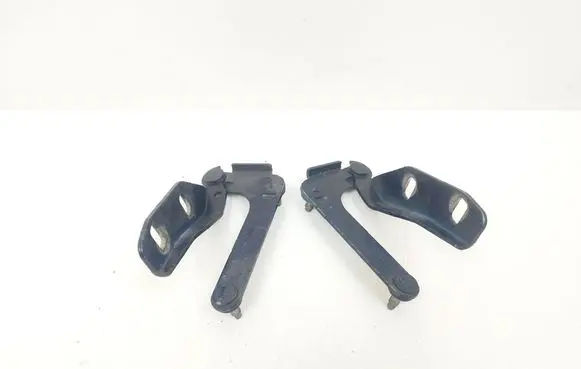 Engine bonnet/hood hinges
