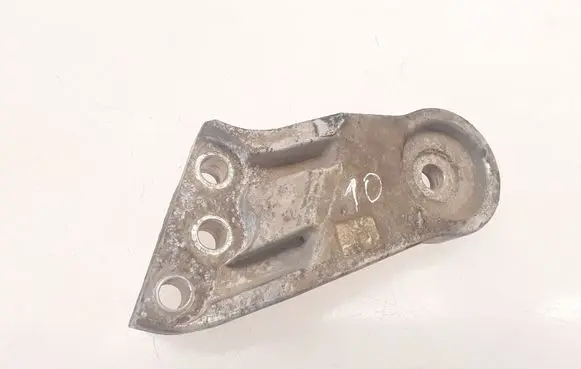 Hyundai Matrix Engine mounting bracket