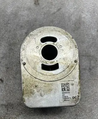Renault Captur Engine oil radiator 8200923115