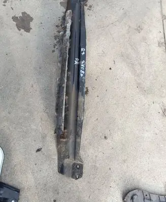 Audi Q7 4L Front bumper cross member 7L0805551A