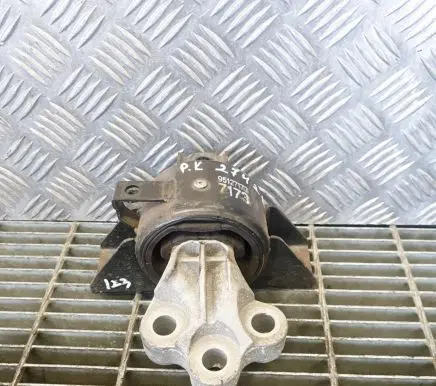 Opel Mokka Engine mount bracket 95127173 573AY9000