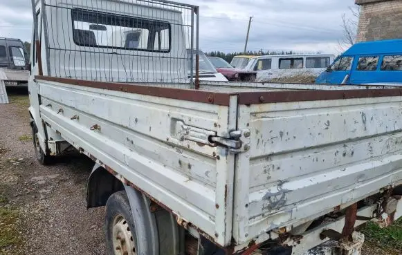 Mercedes-Benz 207 310 Pickup box 