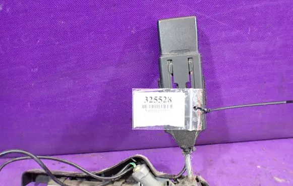 Citroen C3 Front seatbelt buckle 33022955