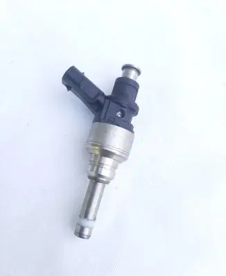 Audi A5 8T 8F Fuel injector 106E036G 21051001334 104390511