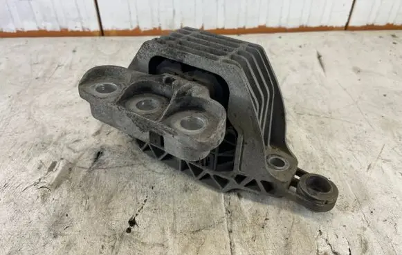Opel Insignia B Engine mount bracket 84254936