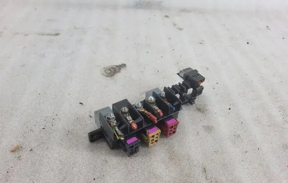 Volkswagen Golf IV Fuse box set 8L0941827 838081000
