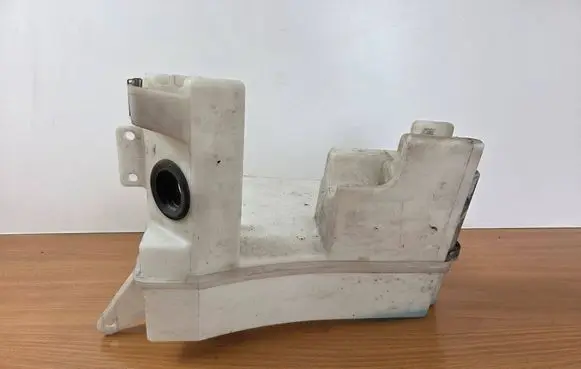 Ford Focus Windshield washer fluid reservoir/tank JX7B17B613AF
